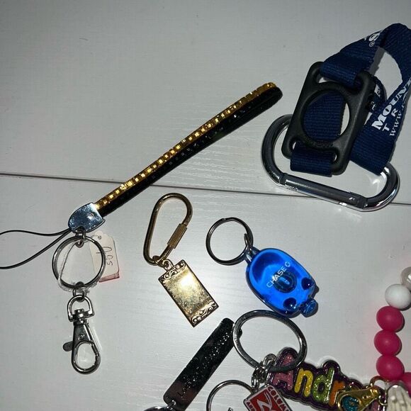 Keychain Lot Of 10 New-Preowned Bundle Keyring Resellers Flea market Collectors - Picture 2 of 6